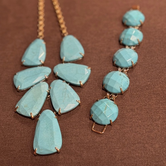 Kendra Scott Cassie Bracelet in Variegated Turquoise Magnesite & Gold - Picture 5 of 5